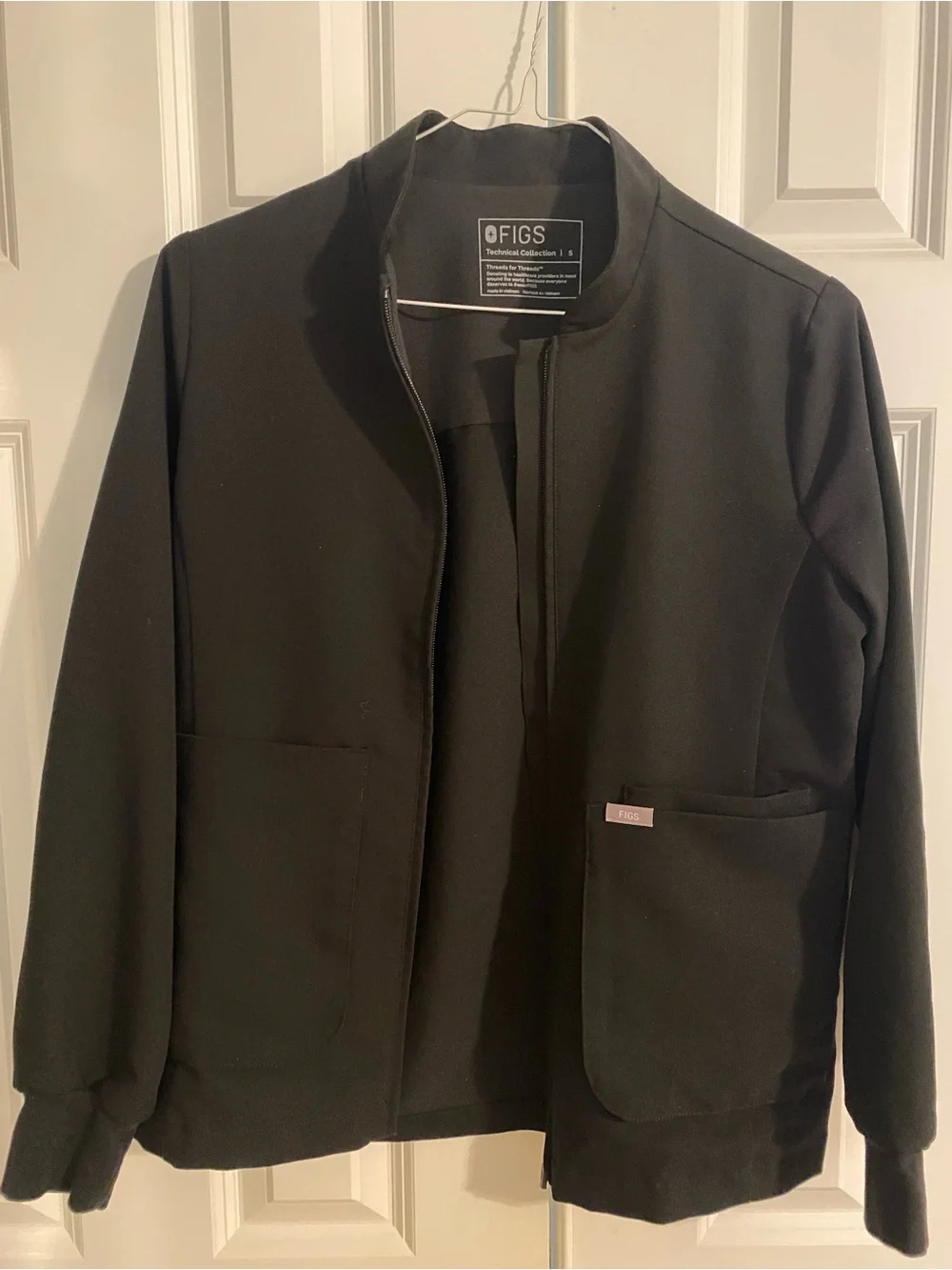 Figs Black Zip-Front Scrub Jacket - Picture 5 of 7